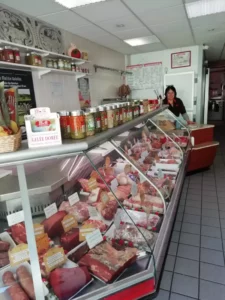 Intérieur de la boucherie de Champagne-en-Valromey